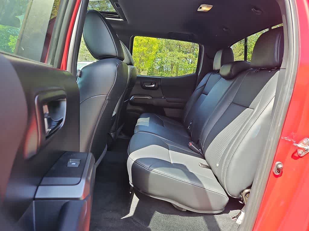 Thumbnail: 2018 Toyota Tacoma - 10