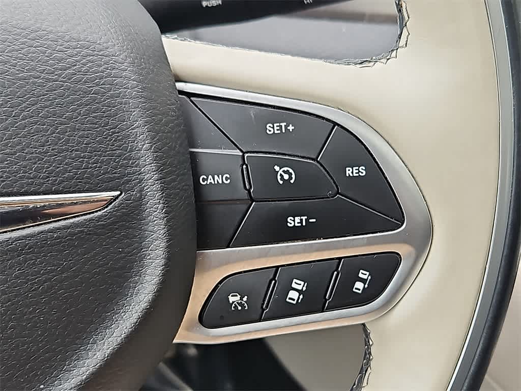 Thumbnail: 2018 Chrysler Pacifica - 24