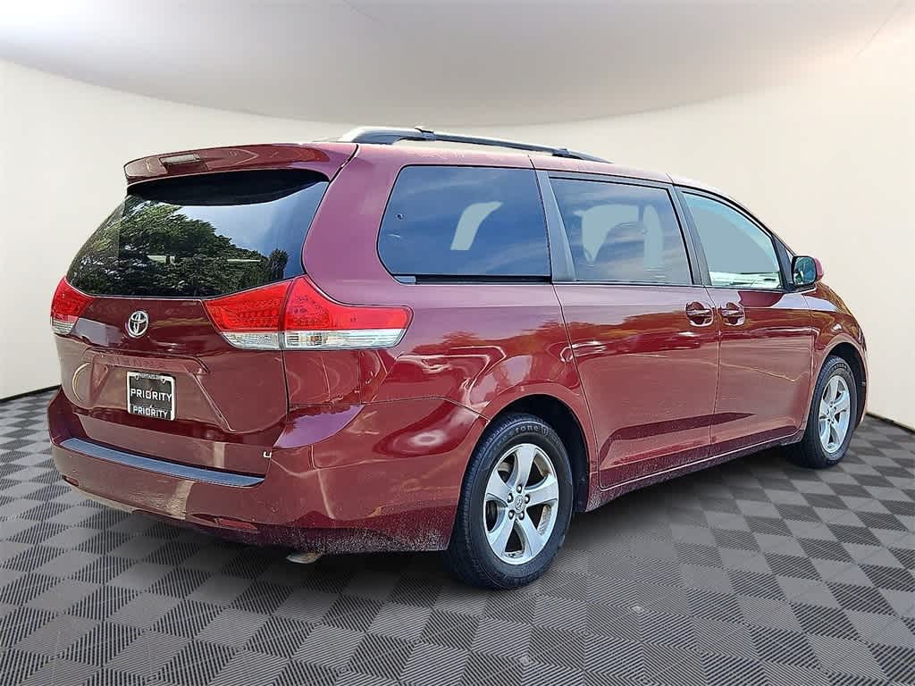 Thumbnail: 2011 Toyota Sienna - 4