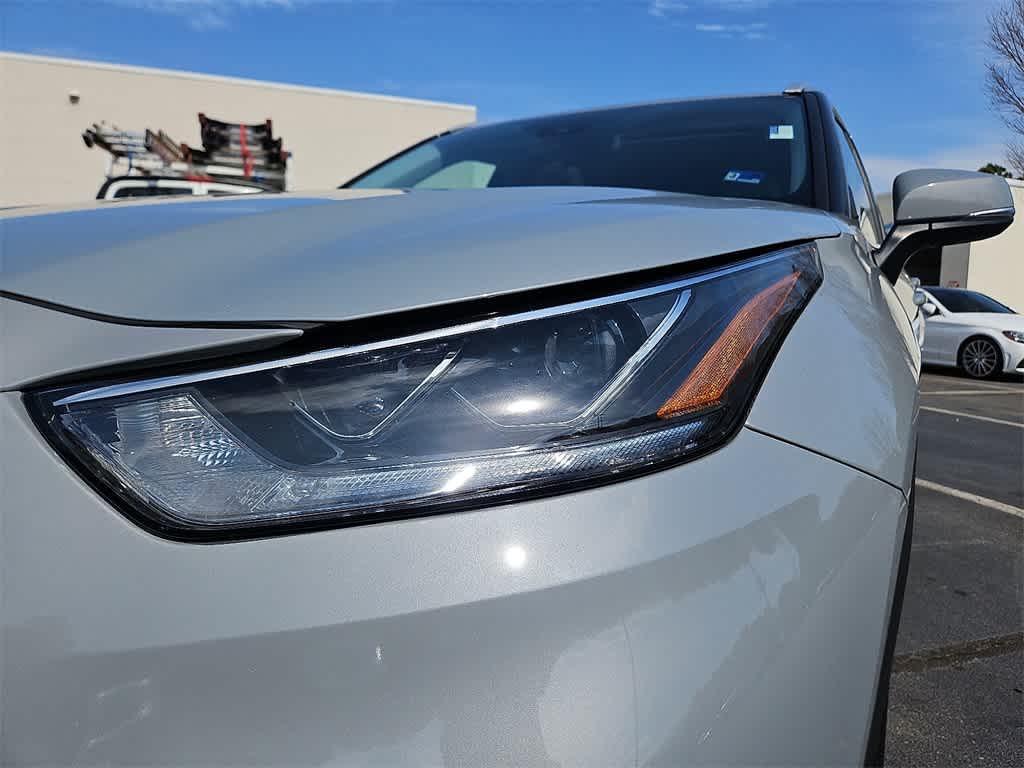 Thumbnail: 2022 Toyota Highlander - 9