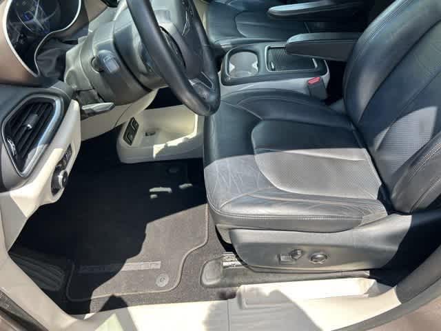 2017 Chrysler Pacifica Touring-L 13