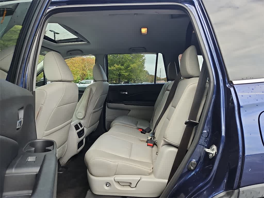 Thumbnail: 2017 Honda Pilot - 10