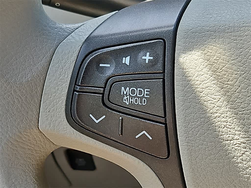 Thumbnail: 2011 Toyota Sienna - 20