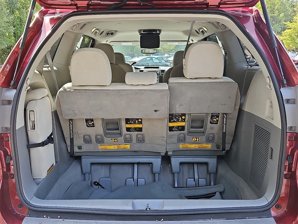Thumbnail: 2011 Toyota Sienna - 29