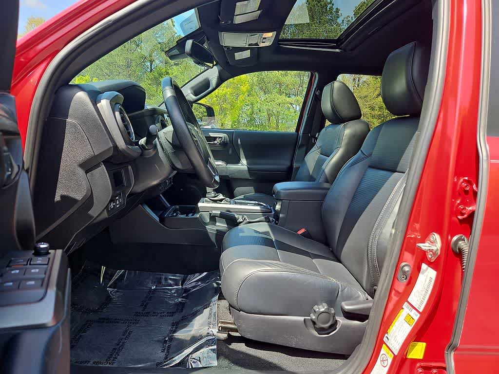 Thumbnail: 2018 Toyota Tacoma - 12