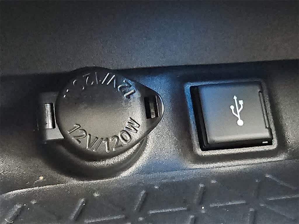 Thumbnail: 2022 Toyota RAV4 - 25