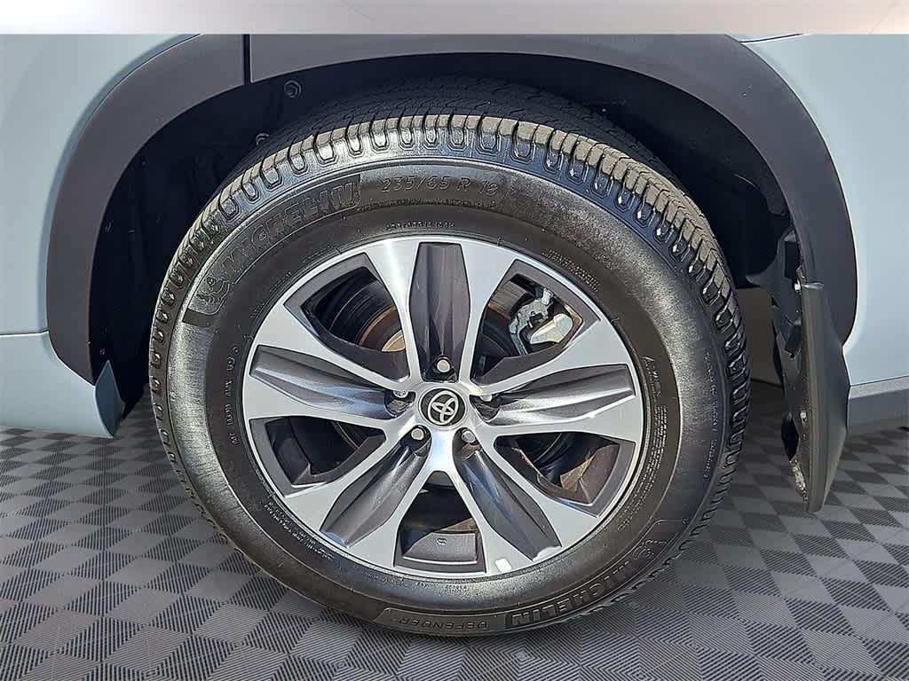 Thumbnail: 2022 Toyota Highlander - 8