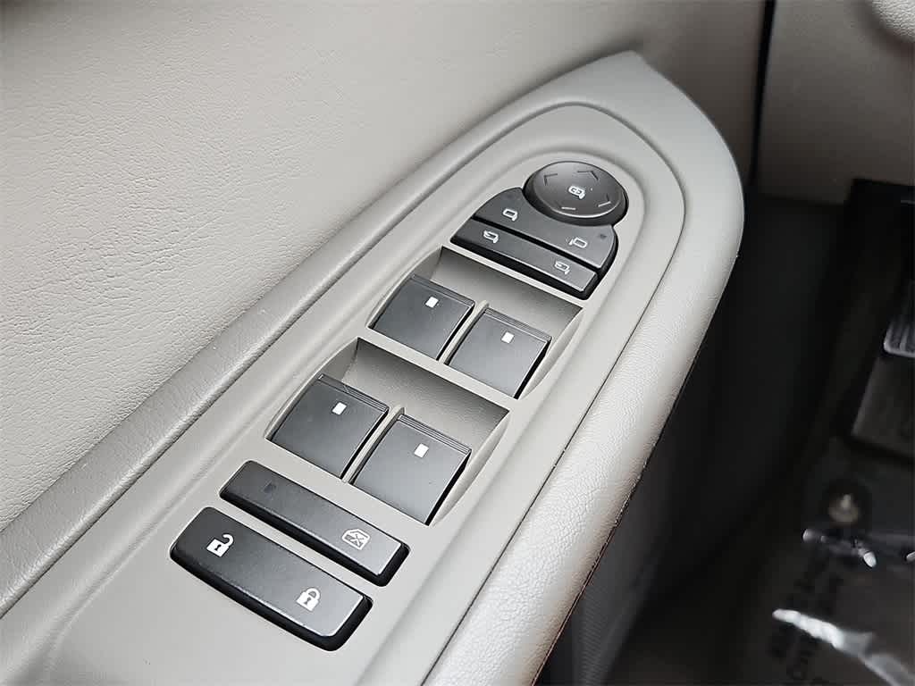 Thumbnail: 2015 GMC Acadia - 26