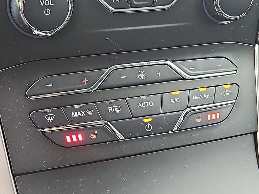 Thumbnail: 2019 Ford Edge - 15