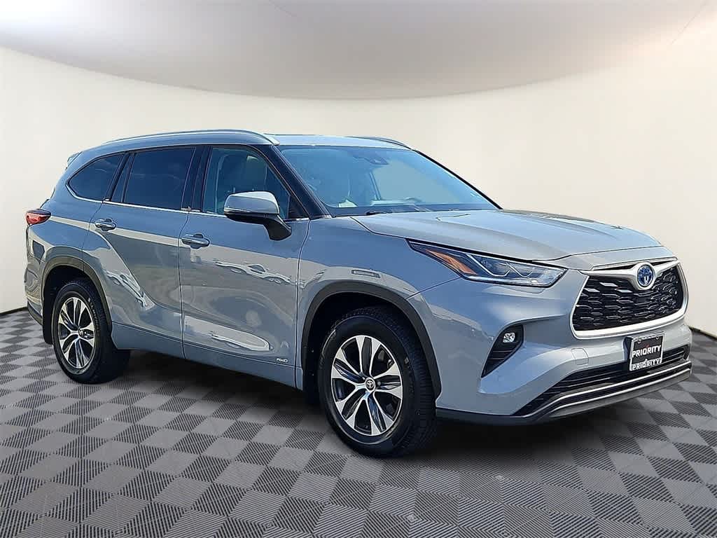 Thumbnail: 2022 Toyota Highlander - 3