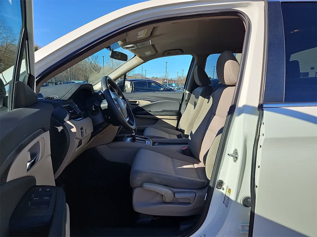 Thumbnail: 2017 Honda Ridgeline - 10