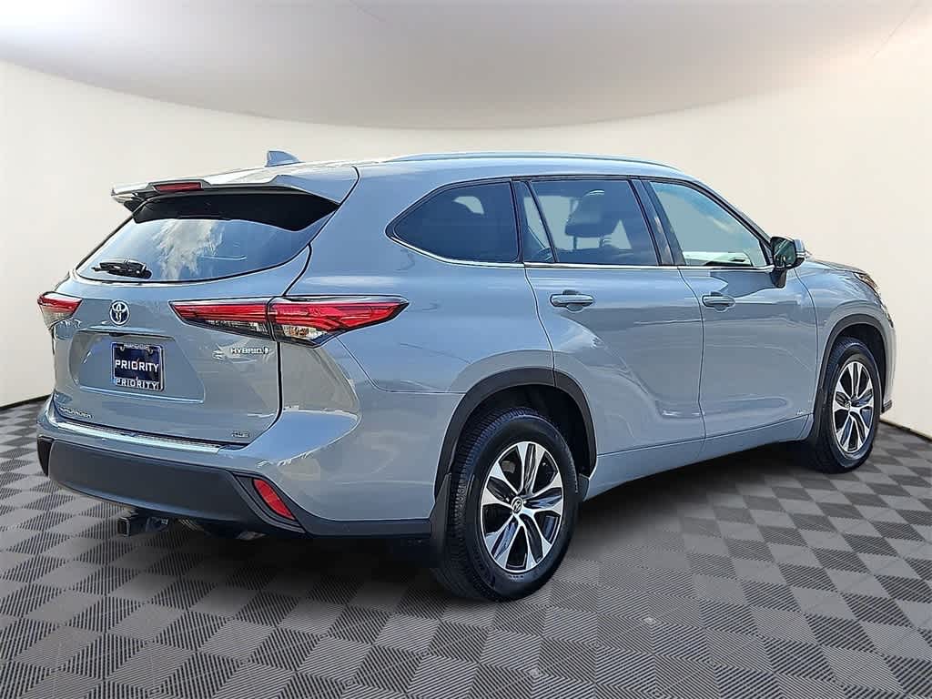 Thumbnail: 2022 Toyota Highlander - 4
