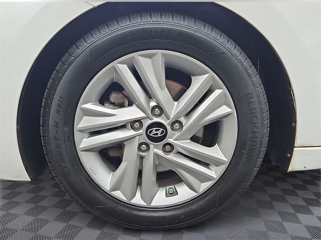 Thumbnail: 2020 Hyundai Elantra - 8