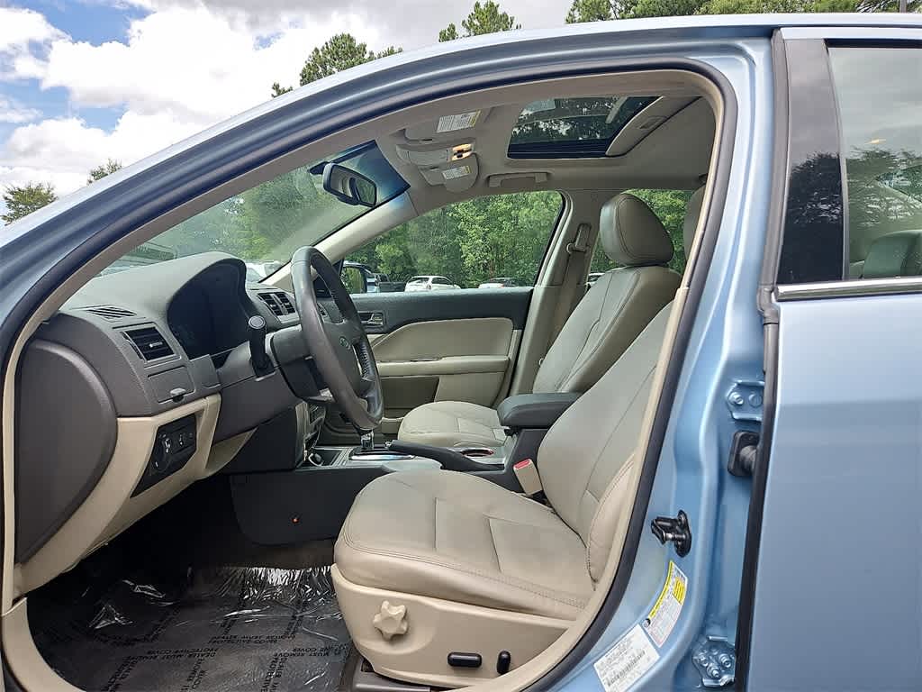 Thumbnail: 2010 Ford Fusion - 13