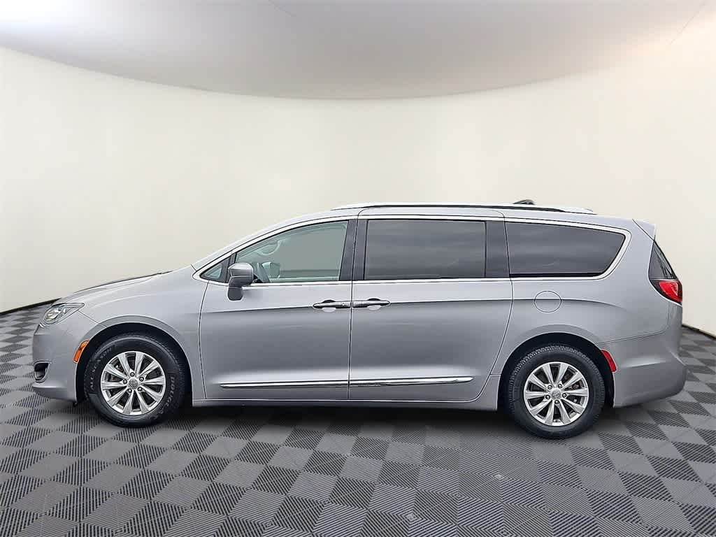 Thumbnail: 2018 Chrysler Pacifica - 7