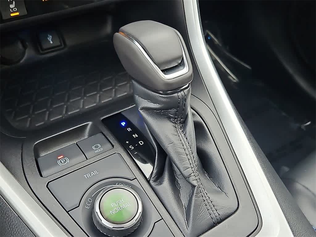 Thumbnail: 2022 Toyota RAV4 - 15