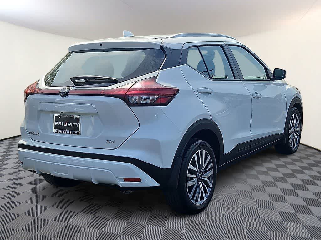 Thumbnail: 2023 Nissan Kicks - 4