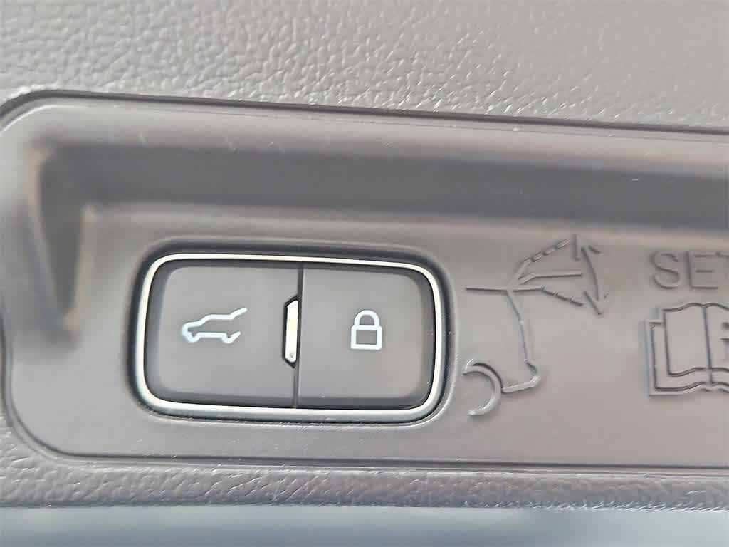 Thumbnail: 2020 Ford Explorer - 29