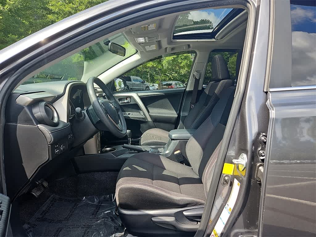 Thumbnail: 2015 Toyota RAV4 - 13