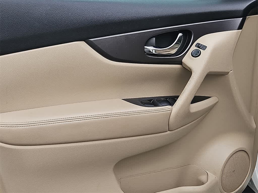 Thumbnail: 2016 Nissan Rogue - 11