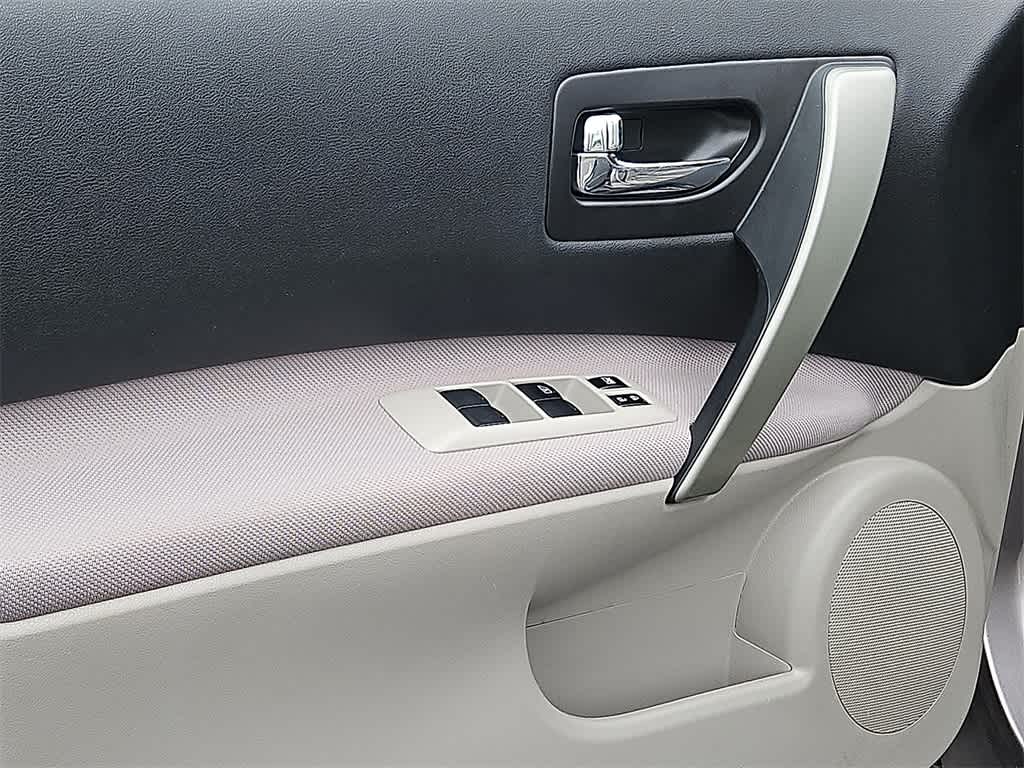 Thumbnail: 2012 Nissan Rogue - 12