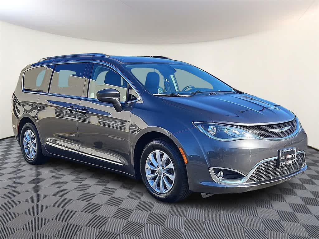 Thumbnail: 2019 Chrysler Pacifica - 3