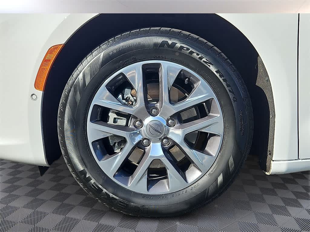 Thumbnail: 2023 Chrysler Pacifica - 7