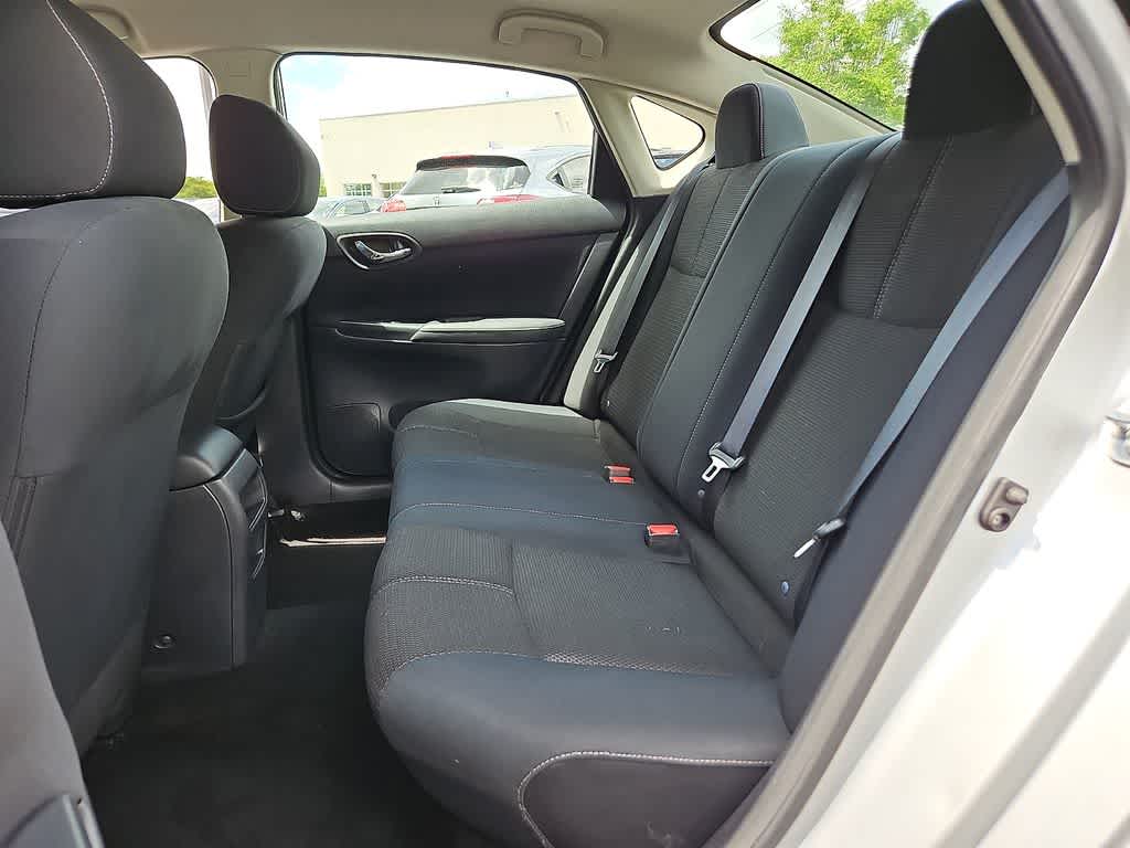 Thumbnail: 2016 Nissan Sentra - 10