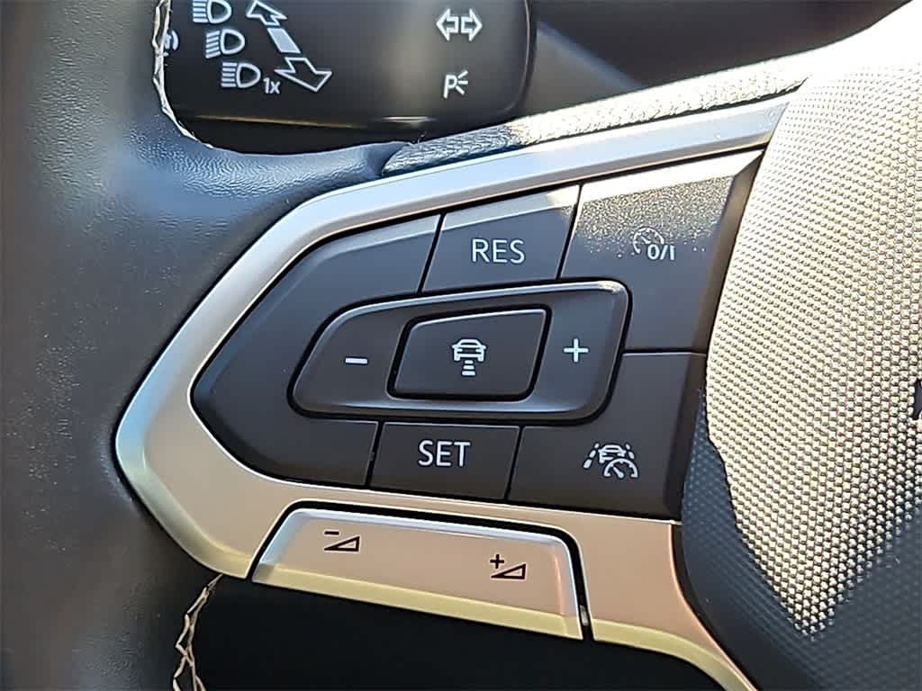 Thumbnail: 2022 Volkswagen Tiguan - 18