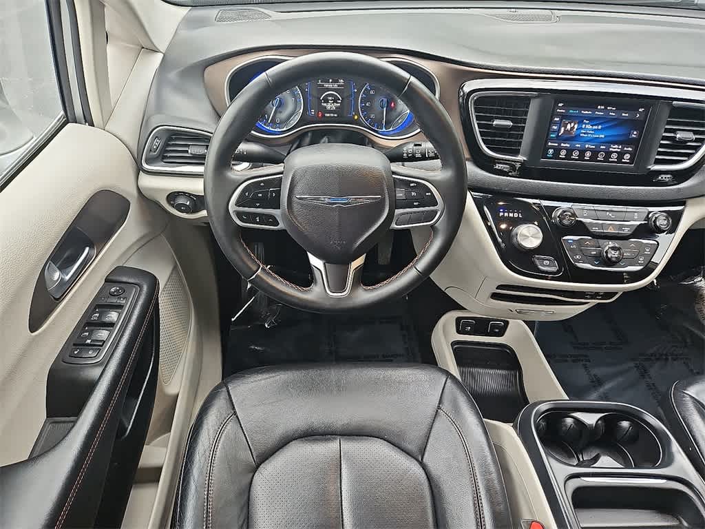 Thumbnail: 2018 Chrysler Pacifica - 11
