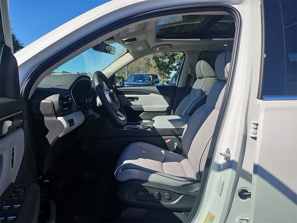 Thumbnail: 2025 Honda Pilot - 9