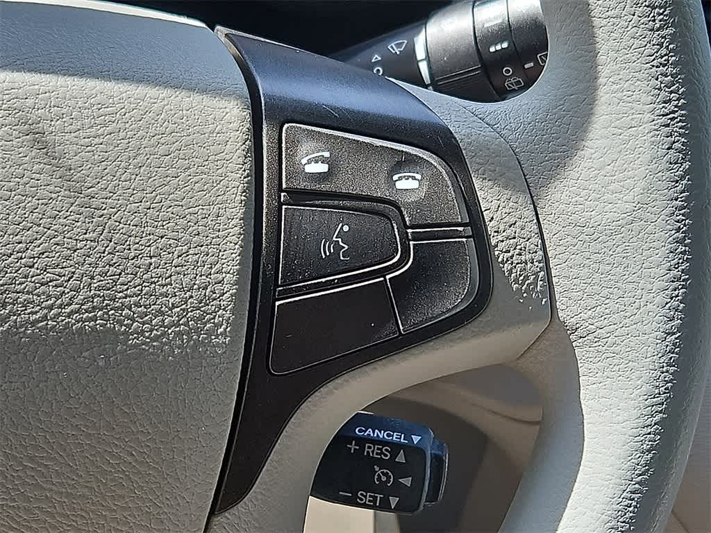 Thumbnail: 2011 Toyota Sienna - 21