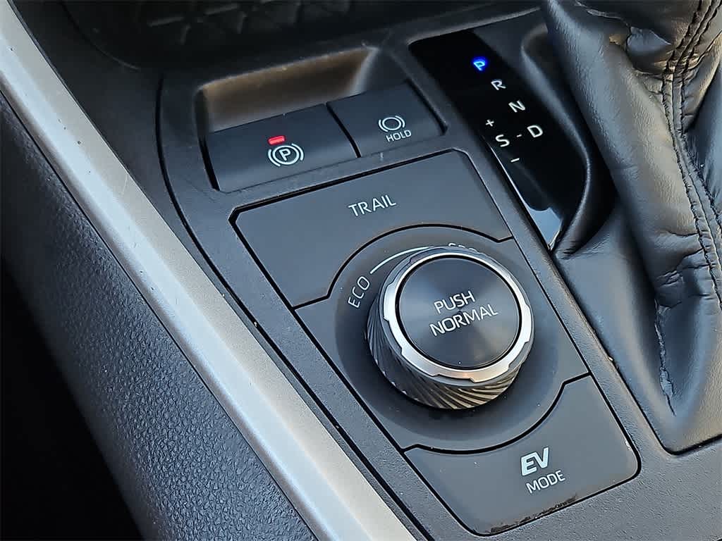 Thumbnail: 2023 Toyota RAV4 - 21