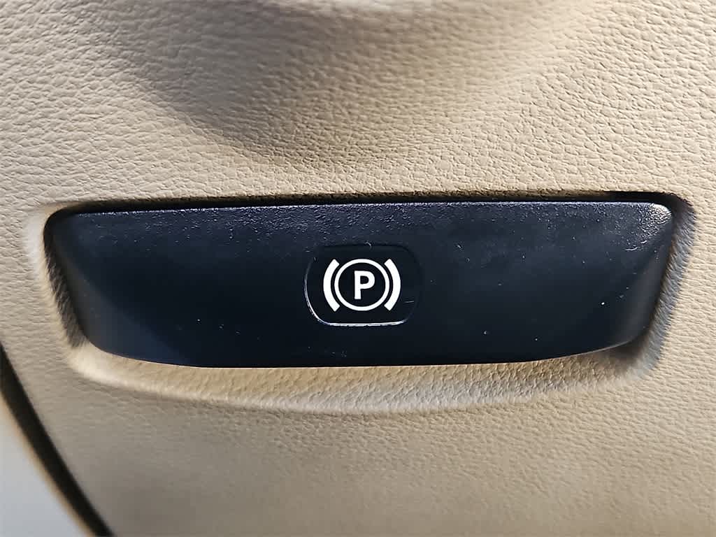 Thumbnail: 2011 Mercedes-Benz GLK - 21