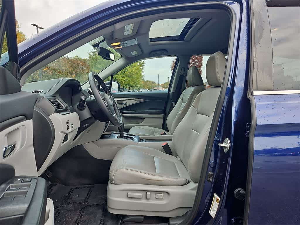 Thumbnail: 2017 Honda Pilot - 13