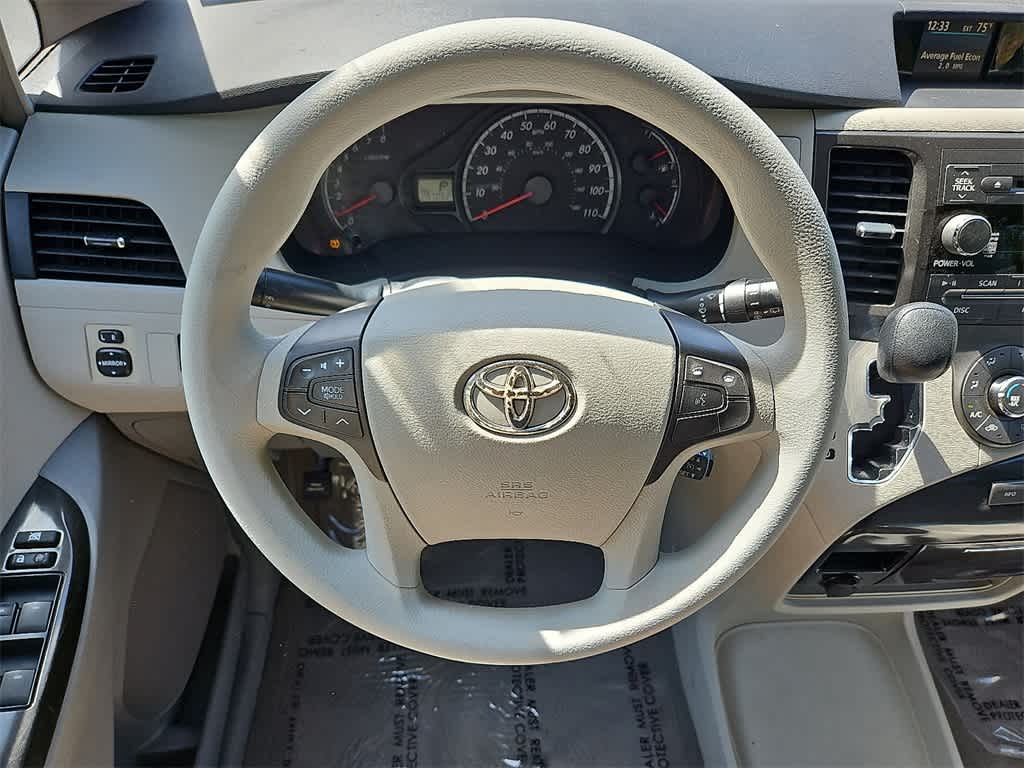 Thumbnail: 2011 Toyota Sienna - 18