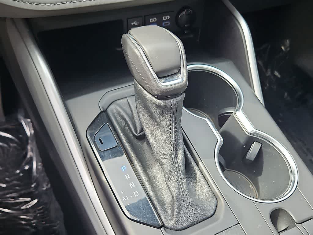 Thumbnail: 2022 Toyota Highlander - 17