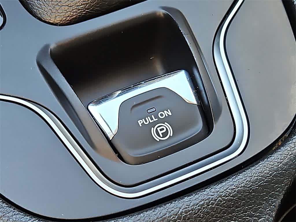 Thumbnail: 2022 Jeep Cherokee - 19