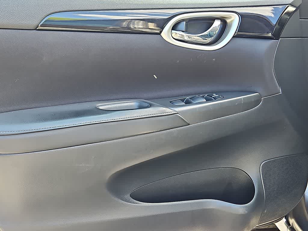 Thumbnail: 2019 Nissan Sentra - 10