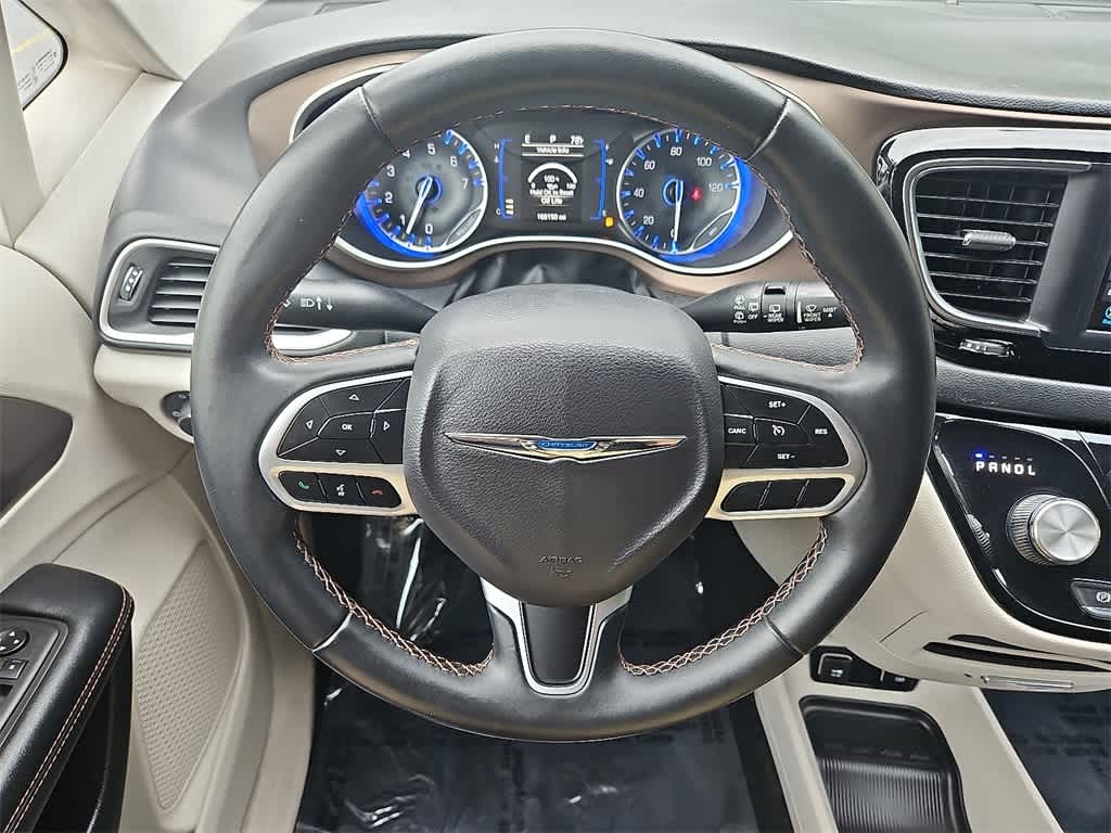 Thumbnail: 2018 Chrysler Pacifica - 18