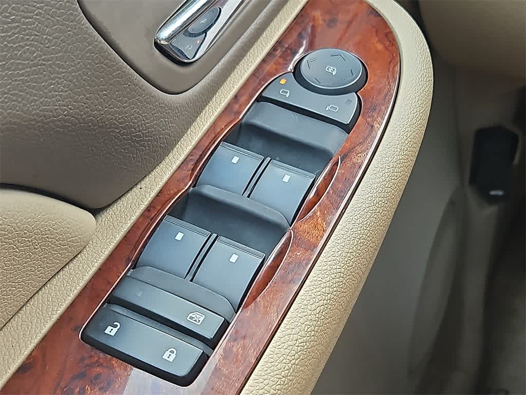 Thumbnail: 2009 Chevrolet Suburban - 25