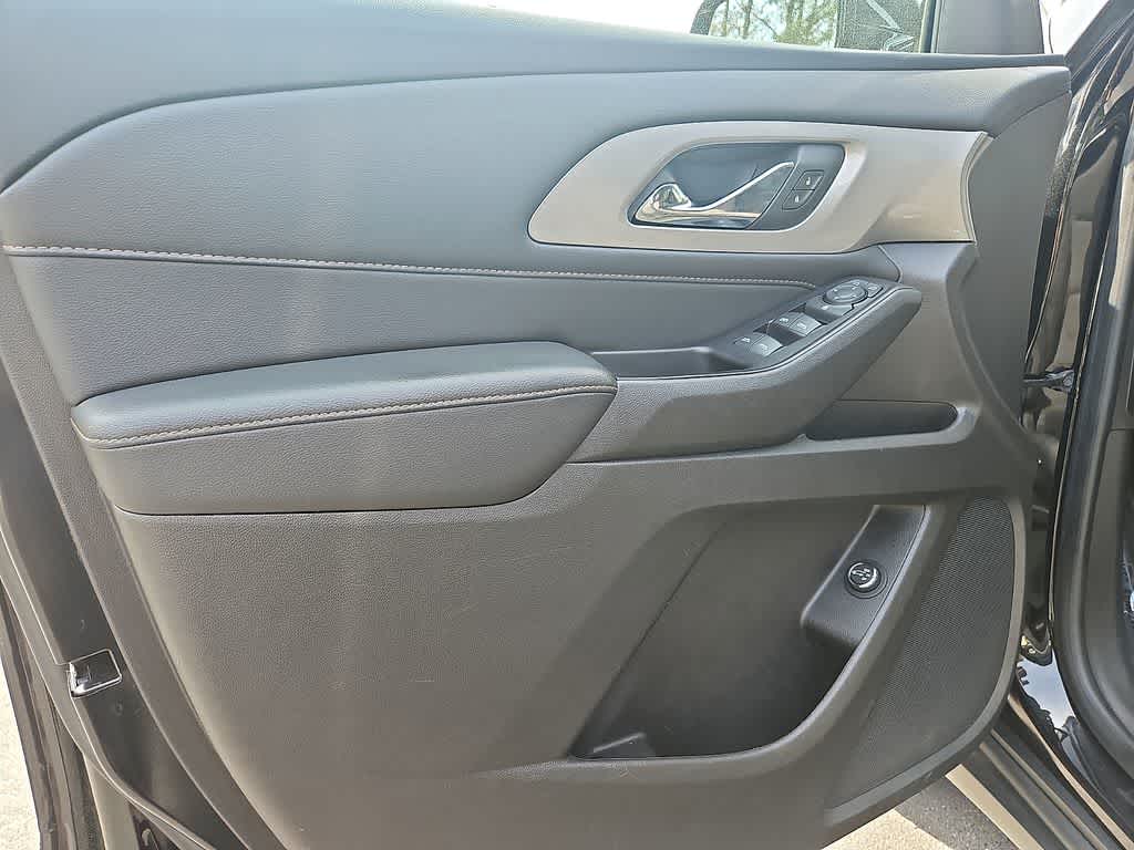 Thumbnail: 2018 Chevrolet Traverse - 14