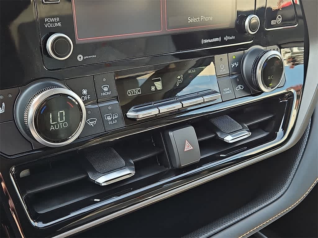 Thumbnail: 2022 Toyota Highlander - 16