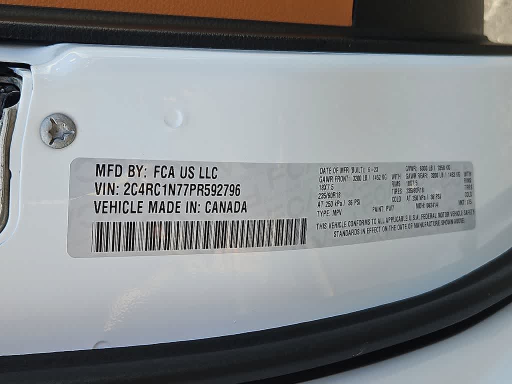 Thumbnail: 2023 Chrysler Pacifica - 25