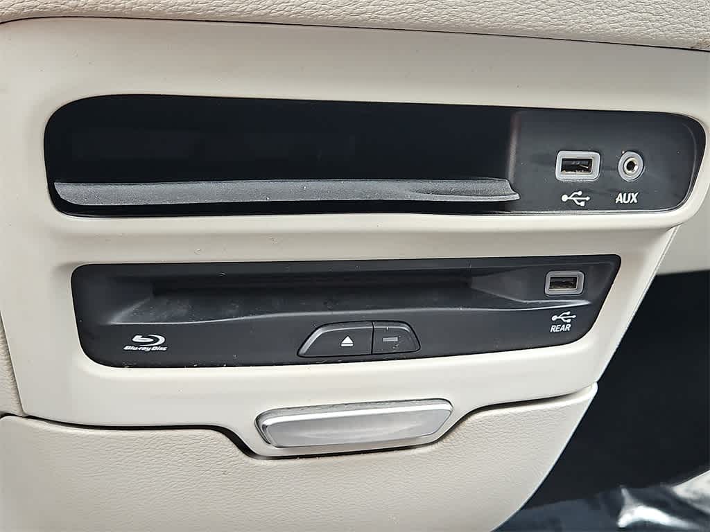 Thumbnail: 2018 Chrysler Pacifica - 26