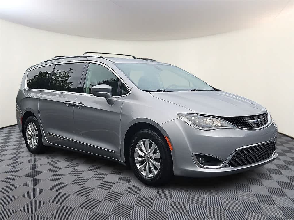 Thumbnail: 2018 Chrysler Pacifica - 3