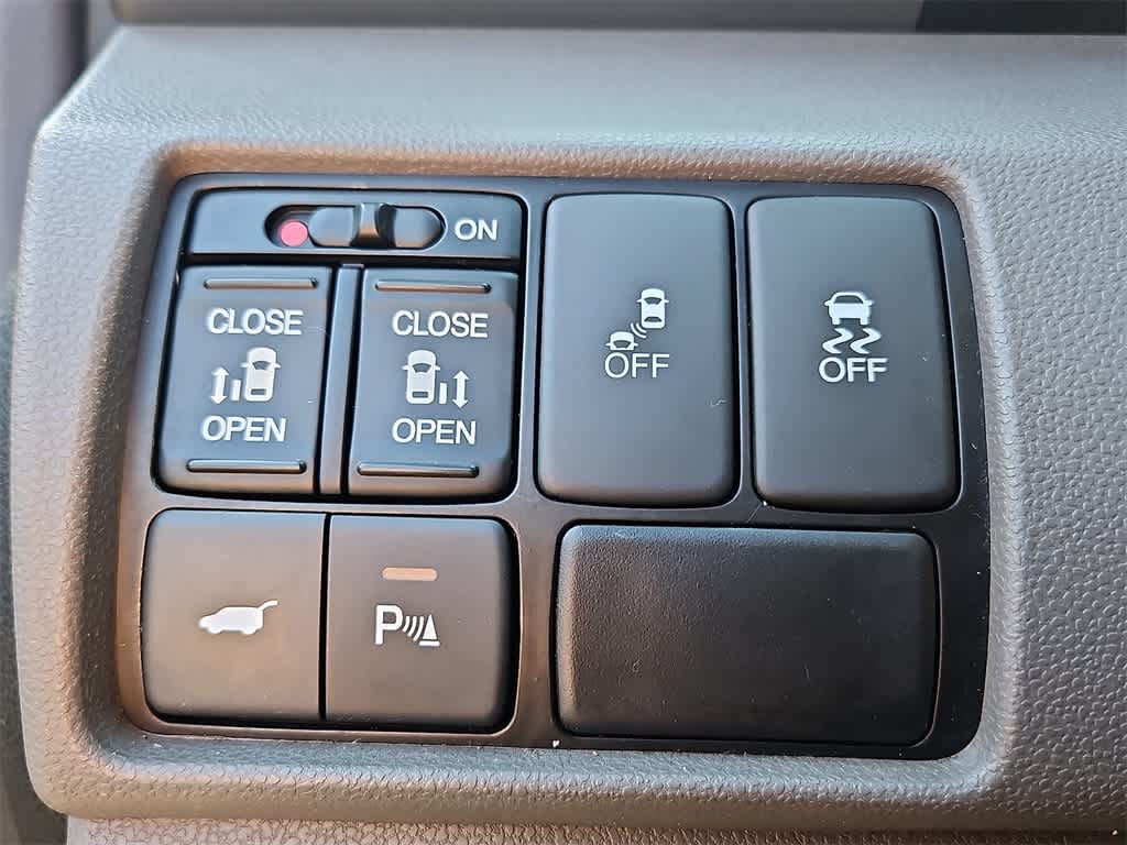 Thumbnail: 2012 Honda Odyssey - 18