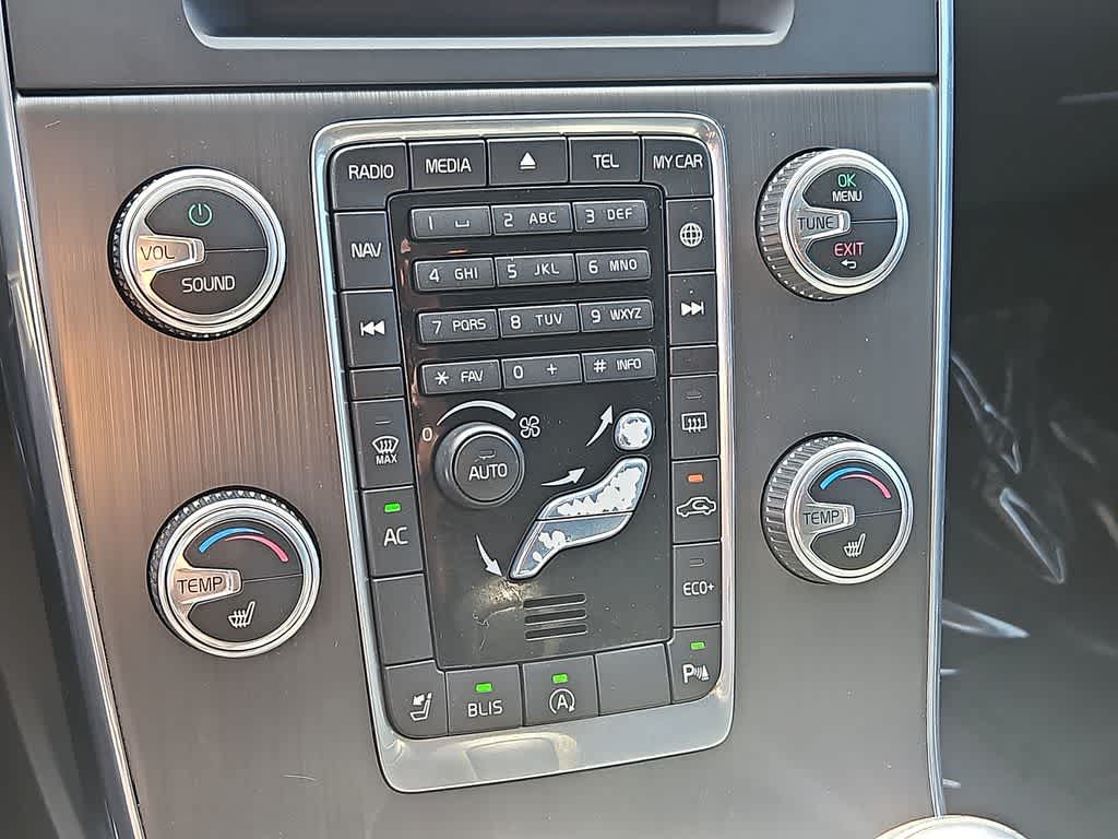 Thumbnail: 2015 Volvo V60 - 14