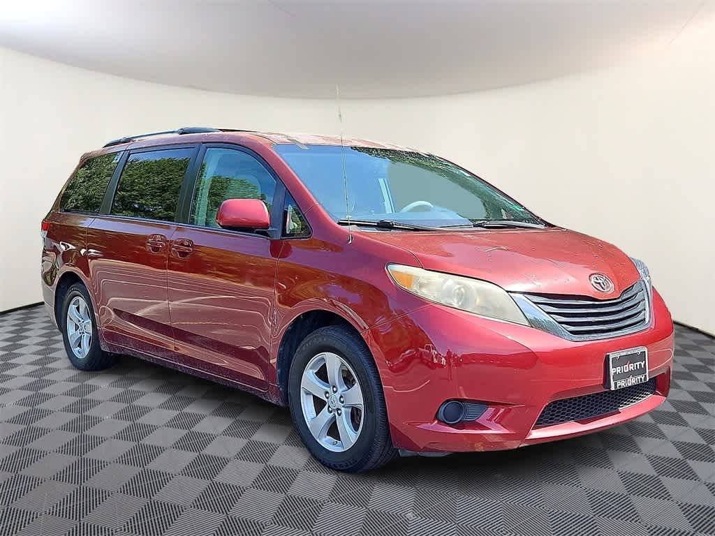 Thumbnail: 2011 Toyota Sienna - 3