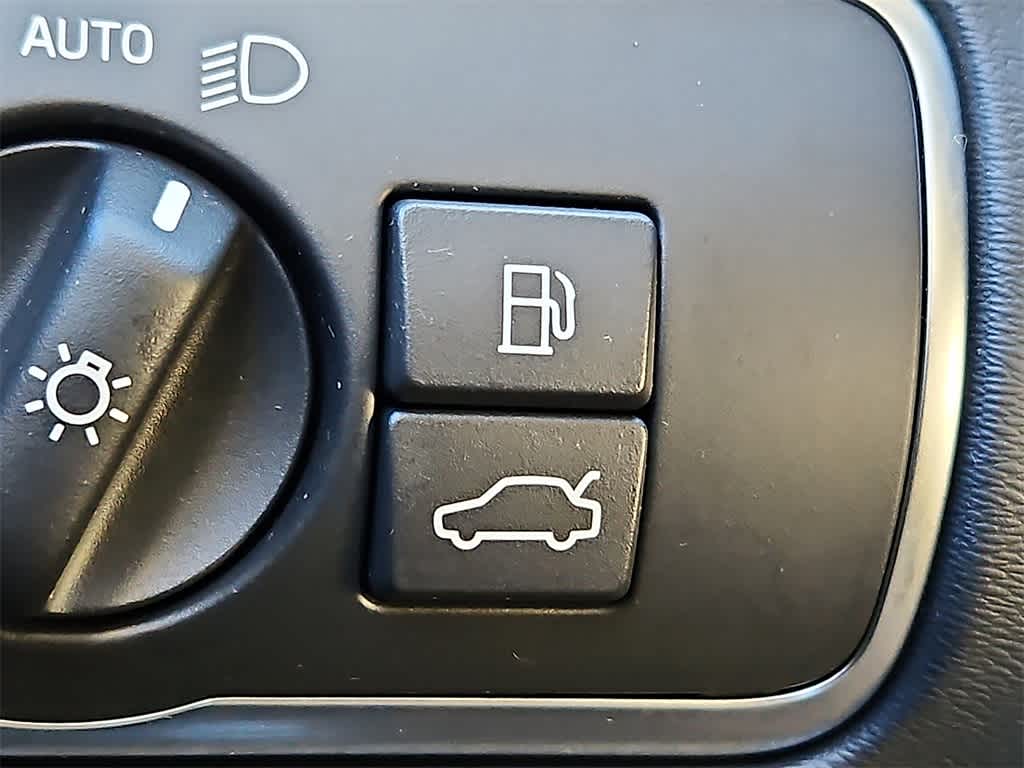 Thumbnail: 2017 Volvo XC60 - 21